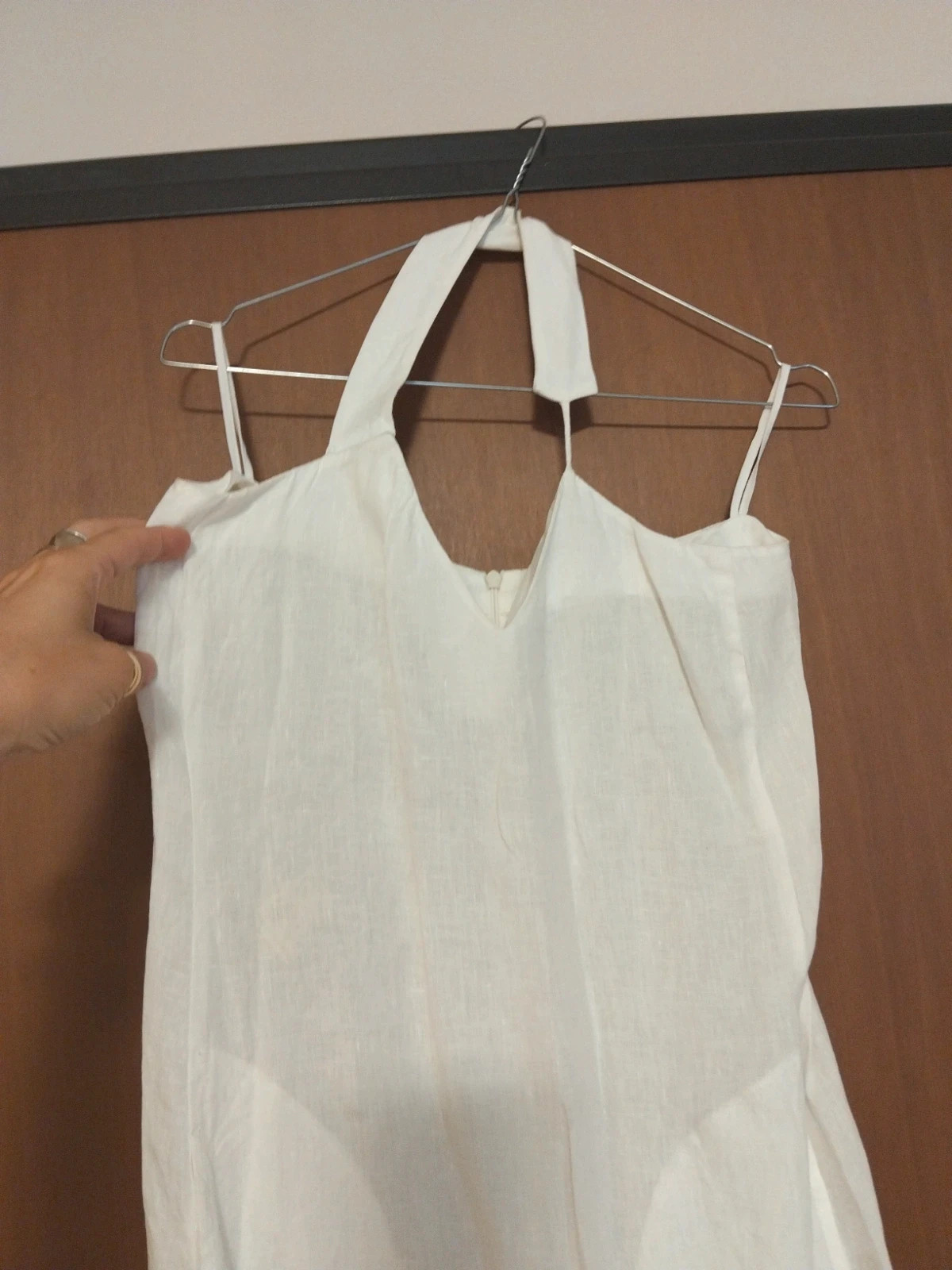 Vestito colore bianco, marca Armani, materiale lino, usato 3 volte al massimo, taglia 42 2