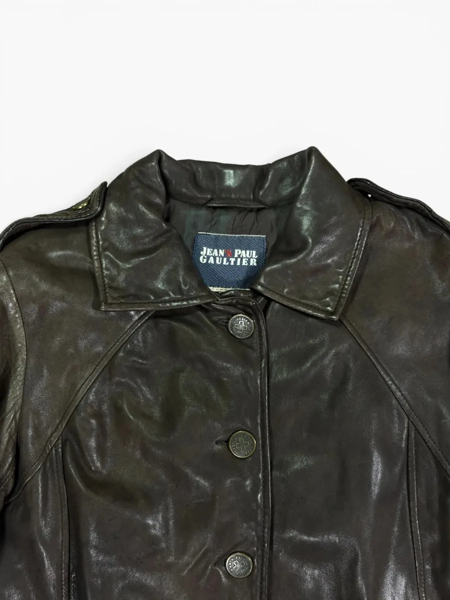 designer - Jean Paul Gaultier
taille - M
état - Très bon
• Chaque commande est em emballée en toute sécurité Vous recevrez un numéro de suivi une fois votre article en route. 4