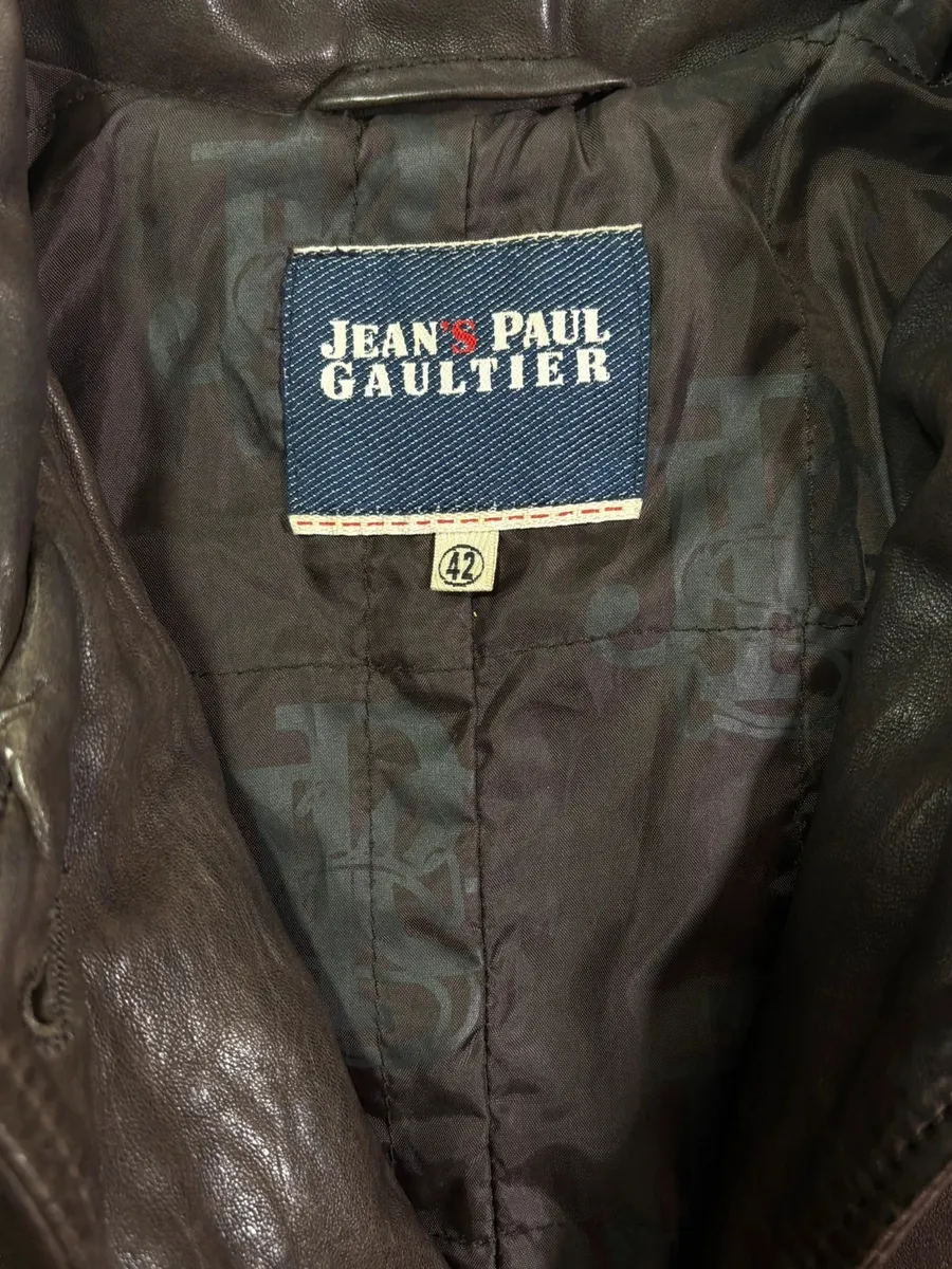 designer - Jean Paul Gaultier
taille - M
état - Très bon
• Chaque commande est em emballée en toute sécurité Vous recevrez un numéro de suivi une fois votre article en route. 8