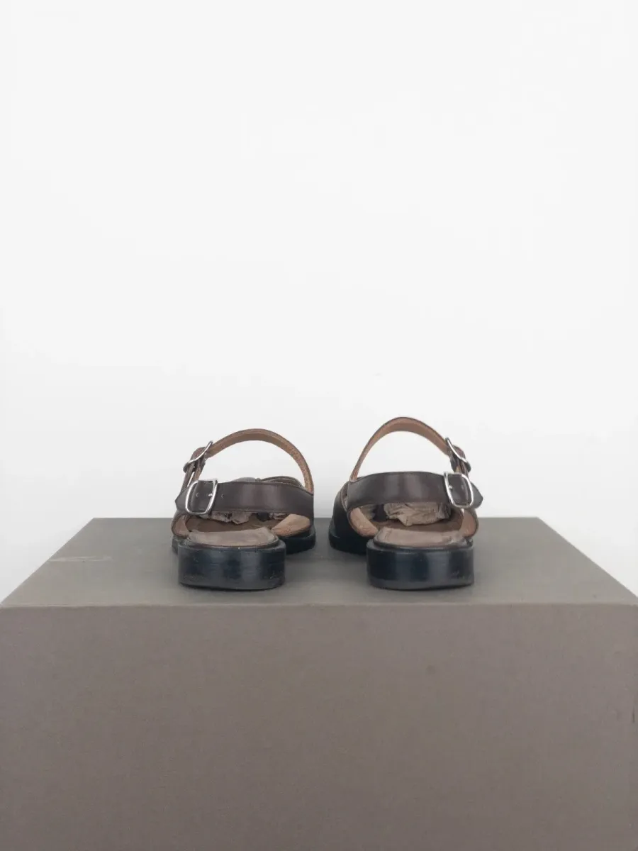 Maison Margiela Tabi Sandals
DETAILS
Brown leather sandals with adjustable straps around the ankle and the signature ‘Tabi’ split toe.
CONDITION*
- Overall very good condition 8/10
SIZE & FIT
- Labeled size EU 40 6