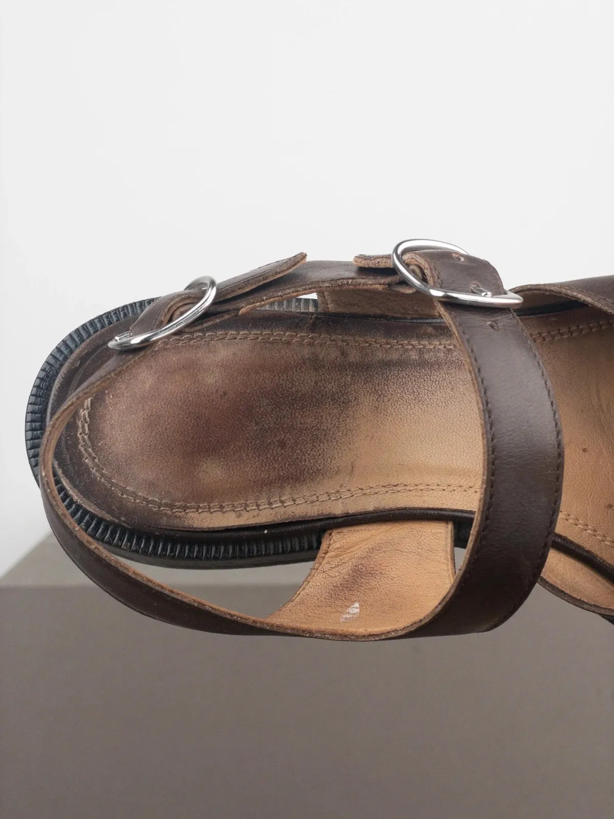 Maison Margiela Tabi Sandals
DETAILS
Brown leather sandals with adjustable straps around the ankle and the signature 'Tabi' split toe.
CONDITION
- Overall very good condition 8/10
SIZE & FIT
- Labeled size EU 40 10
