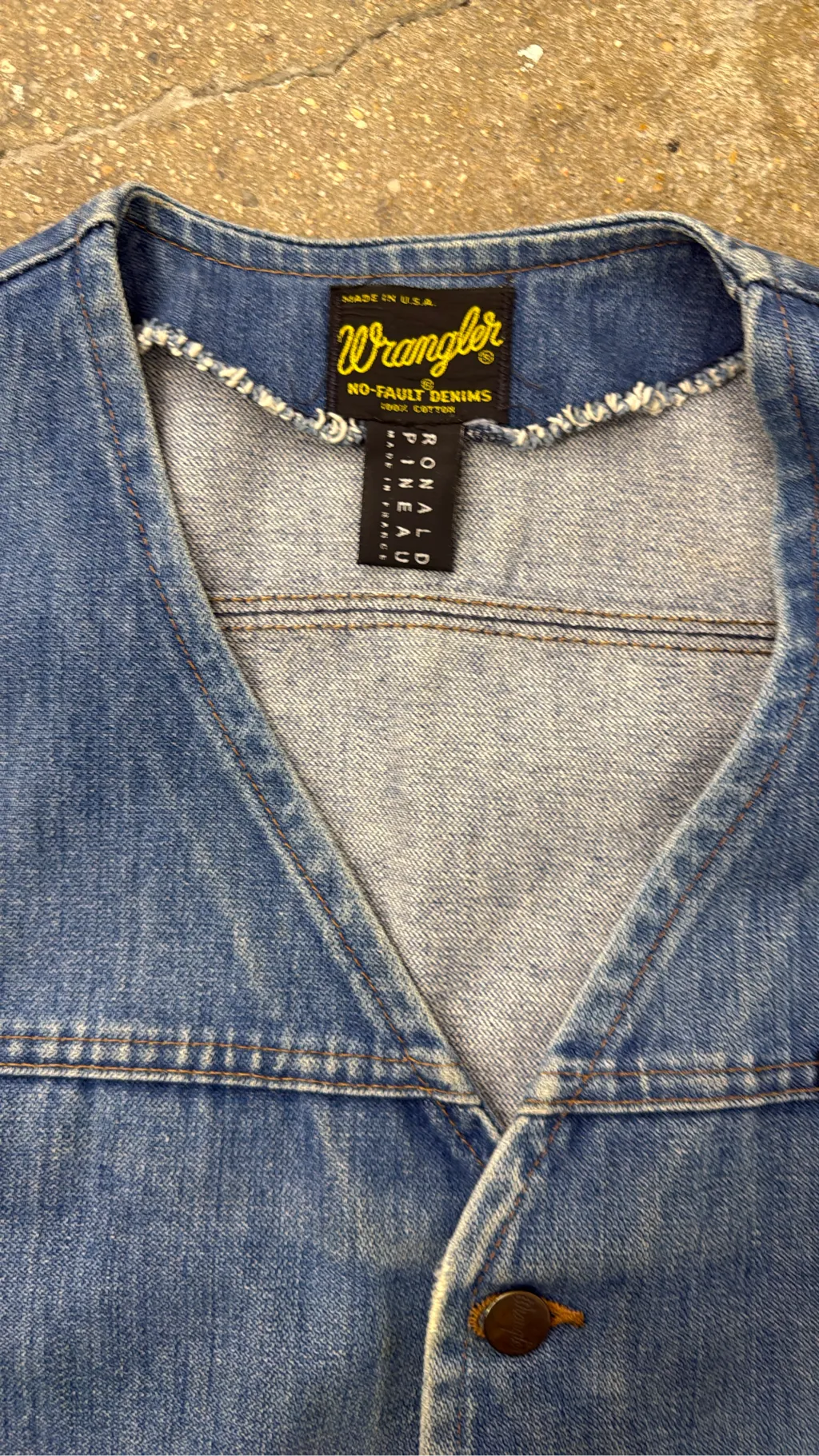 Gilet en jean Wrangler vintage bleu clair de la ligne No-Fault Denims. 3