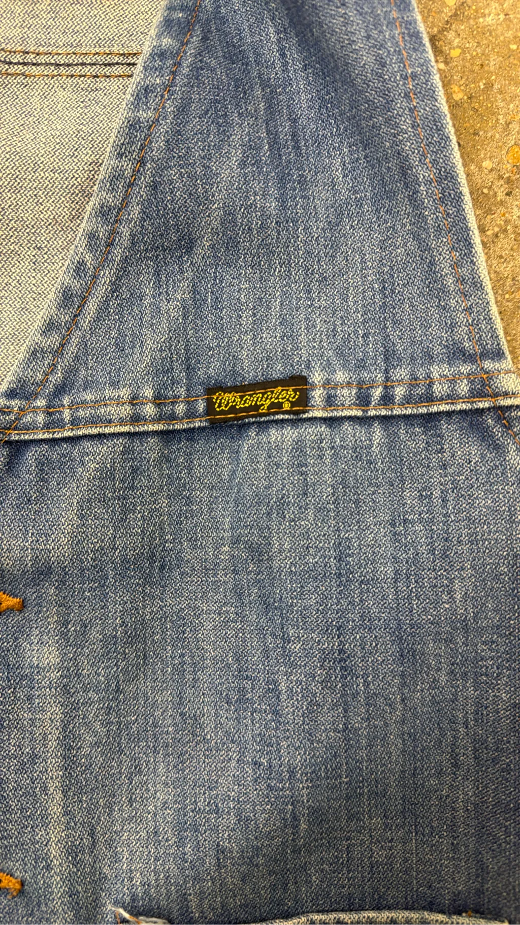 Gilet en jean Wrangler vintage bleu clair de la ligne No-Fault Denims. 4