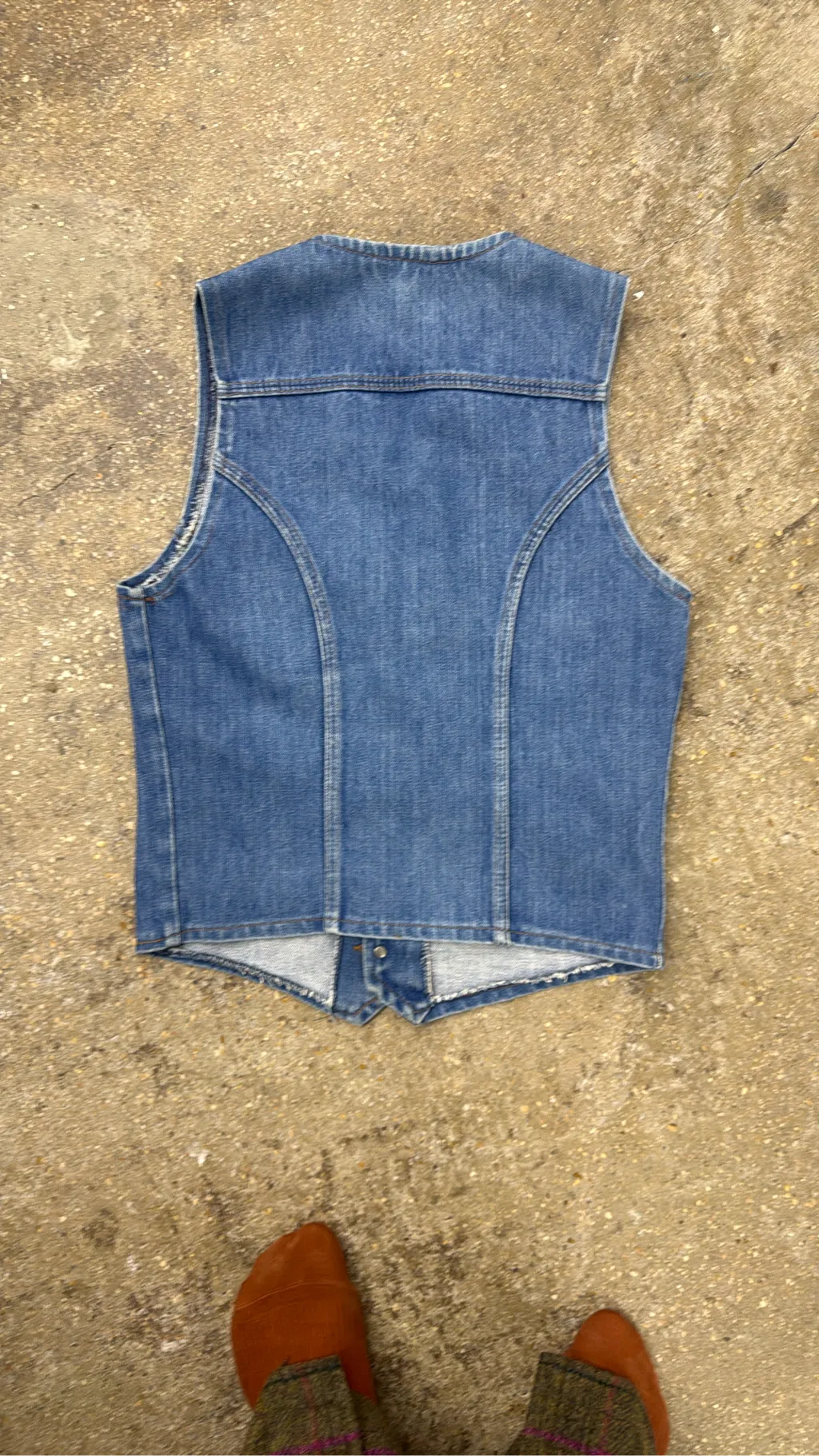 Gilet en jean Wrangler vintage bleu clair de la ligne No-Fault Denims. 6