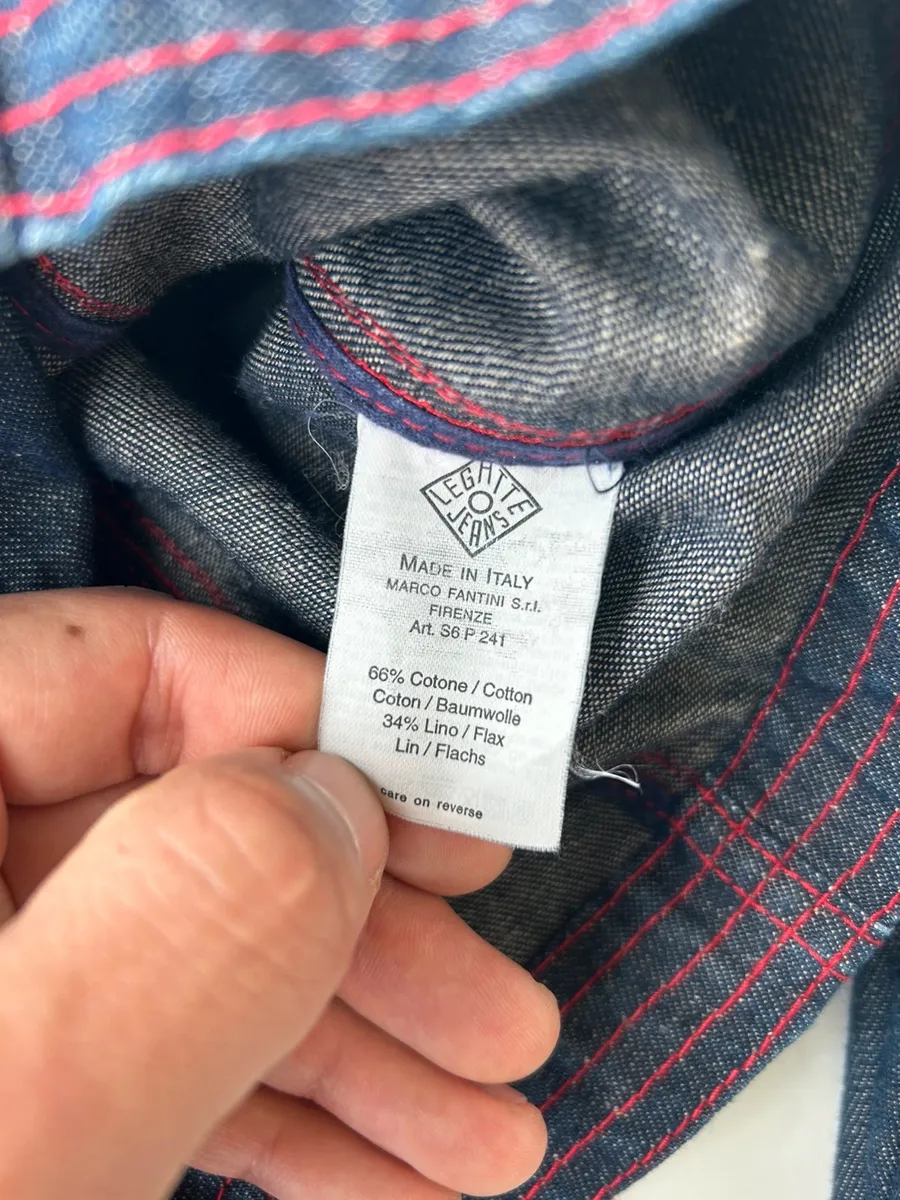 Veste jean/denim crop manches oversize indigo . Très bon état. Veste courte/crop manches froncées effet oversize. Couture rouge. Mélange coton et lin .
Made in Italy 🇮🇹
Taille IV
#indigo #denimcrop #y2k 7