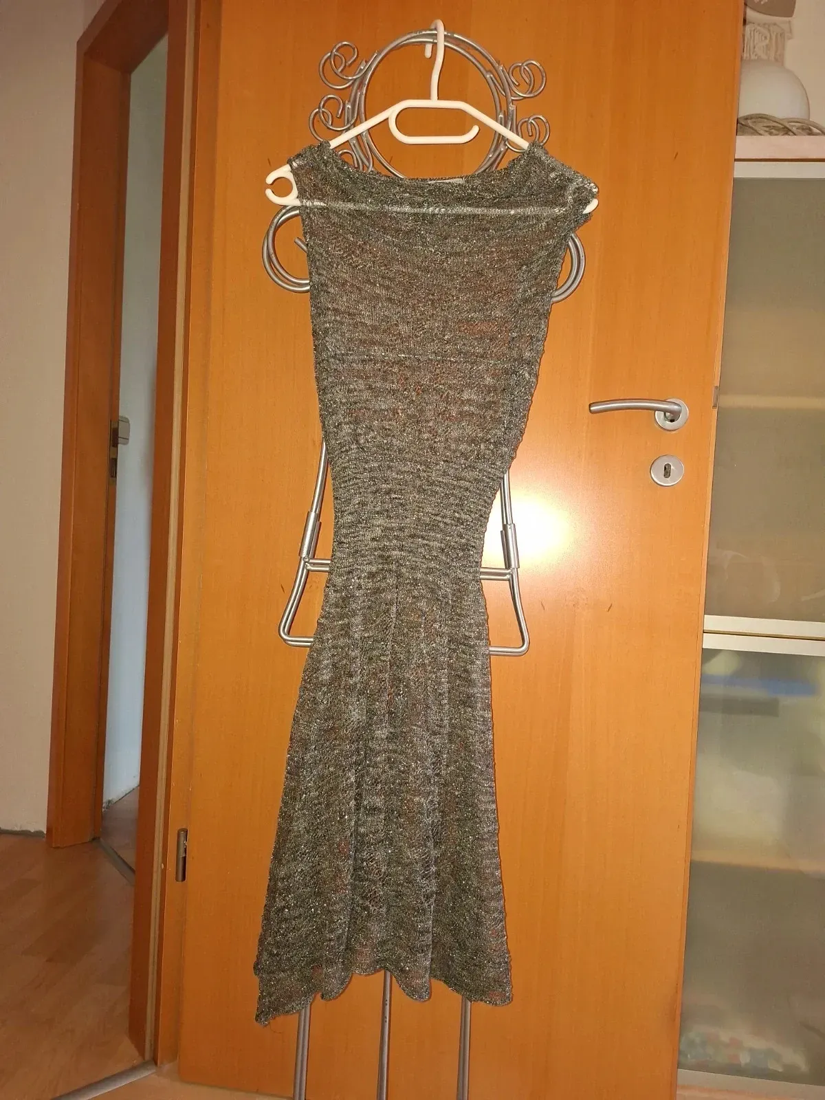 Robe Sarah Pacini mailles effet dentelle taille S comme neuve anthracite/argentée Taille élastiquée Longueur sous genoux 1