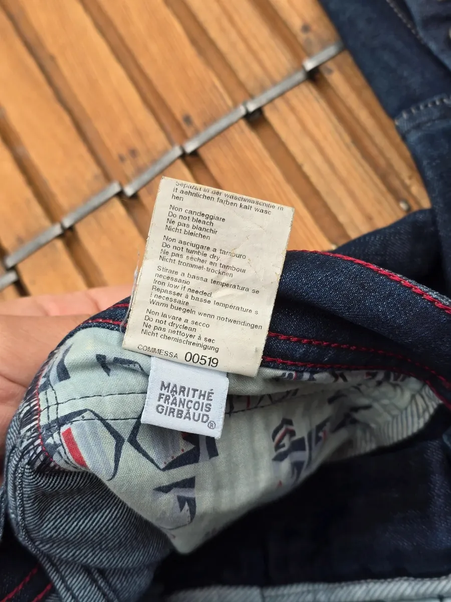 * en très bon état
* taille 27 12