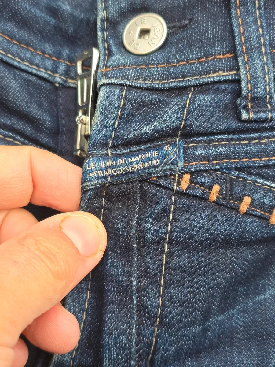 * en très bon état
* taille 27 7