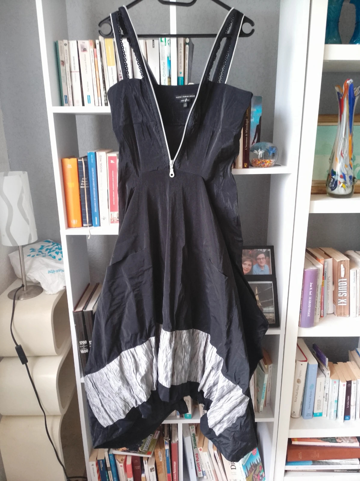 tres rare et tres originale robe Marithe ; grande ligne ;volants tres travaillées avec fils de metal
