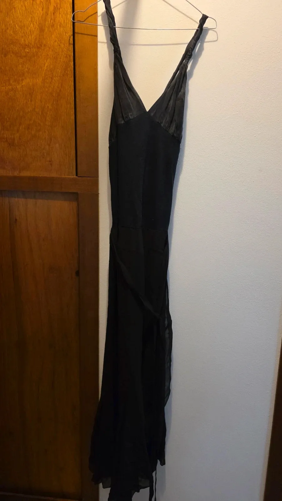 Made of three fabrics: a velvet top, a cotton bodice and a flared viscose skirt. Size M, runs small. Zip at the back.