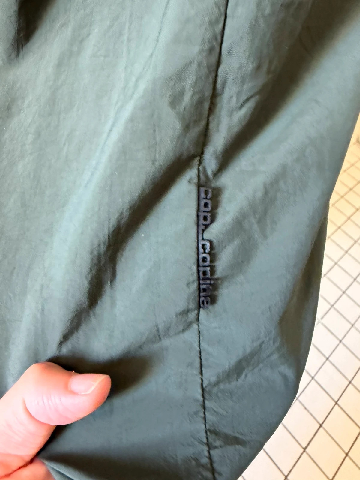 Great condition
Overlay detail
Waist 37cm
Length 95cm
The size is rubbed off the tag so check measurements 9