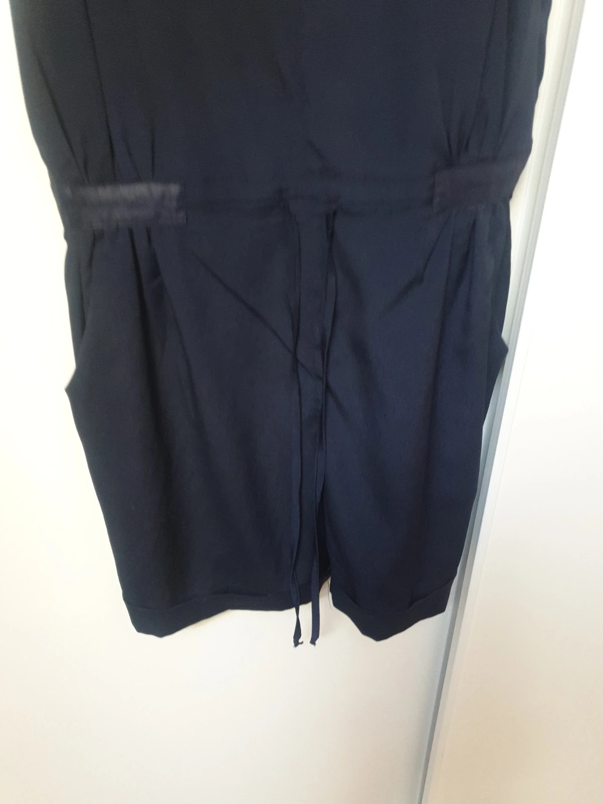 Magnifique combinaison short bleu marine de la célèbre marque MC Planet. Idéale pour l'été. Seyant et confortable pour un look tendance. Portée mais mérite une seconde vie. Taille M 38. Uniquement chronopost et colissimo. 3