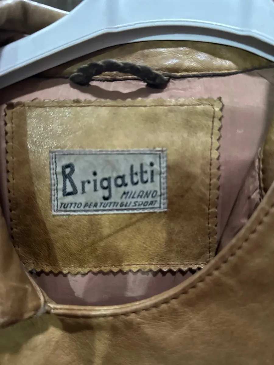Mustard blouson, beautiful vintage piece with strong character. Very good condition. Size M (38). 4