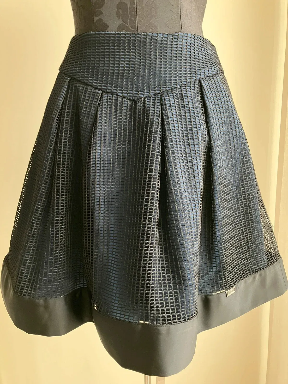 Cop Copine skirt in black and blue, vintage 2000s piece. The French brand is loved for its singular cuts. Very good condition. Size M (38). 1