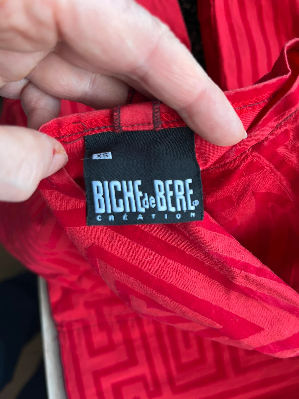 Veste Biche de Bere.Motifs géométriques légèrement en relief en velours 7