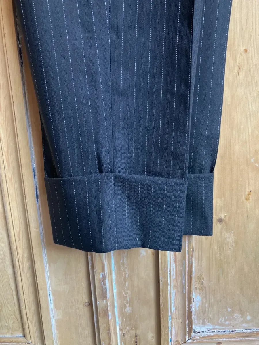 Pantalon de costume, neuf noir à liseré argenté, neuf, jamais porté, taille 38 2