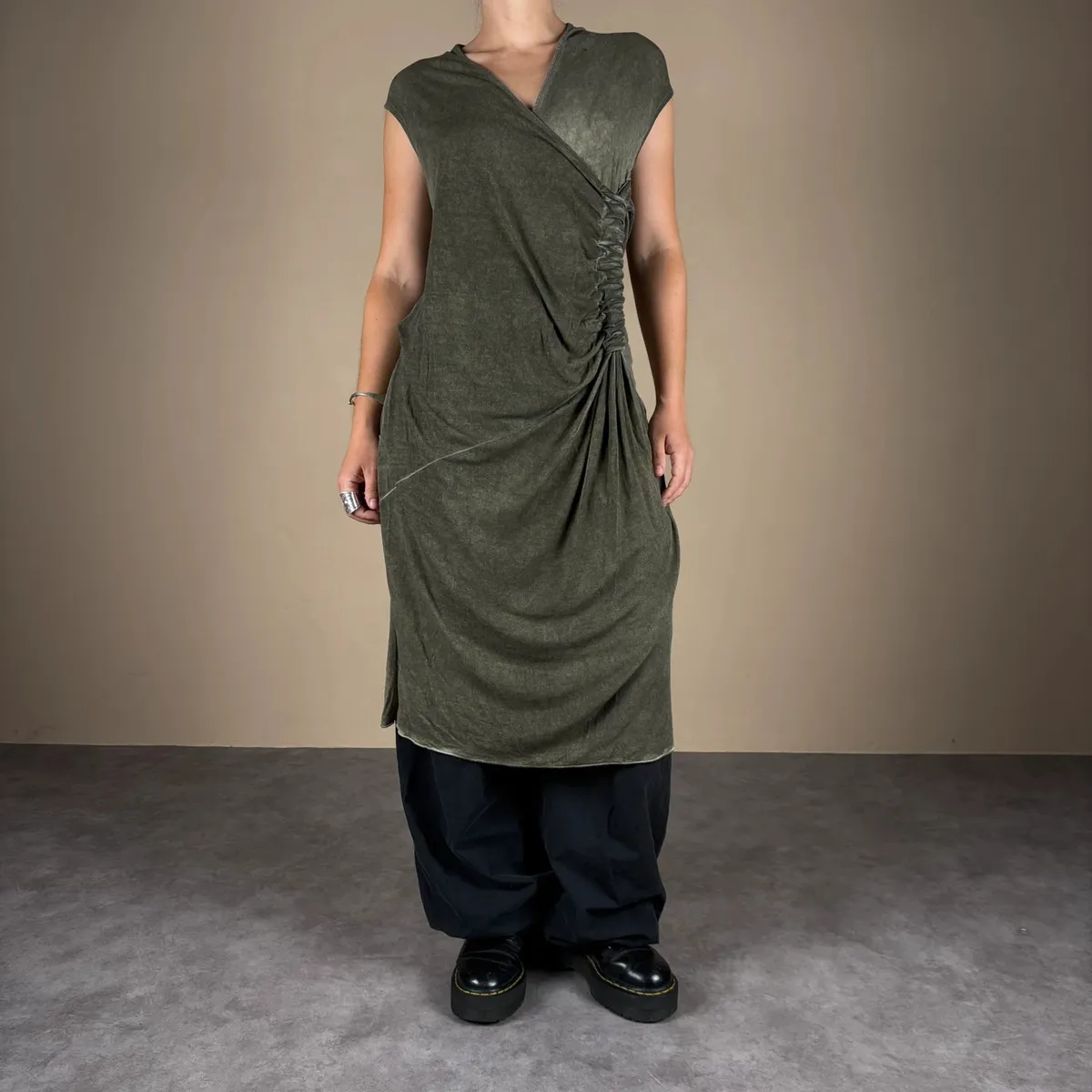 Robe longue fluide Vintage années 2000 Marque du vêtement « La Fée Maraboutée » Belle coupe Fluide et agréable à porter Tissu effet usé Y2k / vintage dressing / cop copine / Marithé François Girbaud / avant garde / Diesel / grunge 3