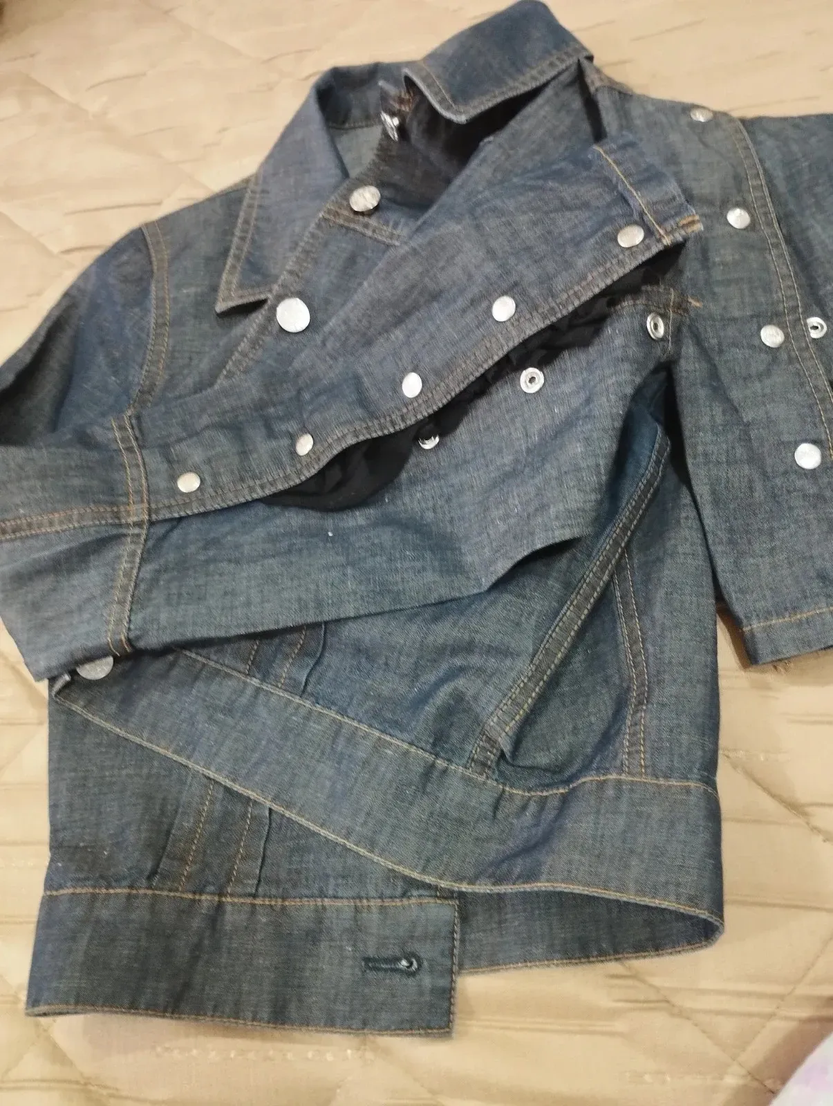Kenzo denim jacket with lace on the sleeves. Fine dark blue denim. Size S. New without tags 10