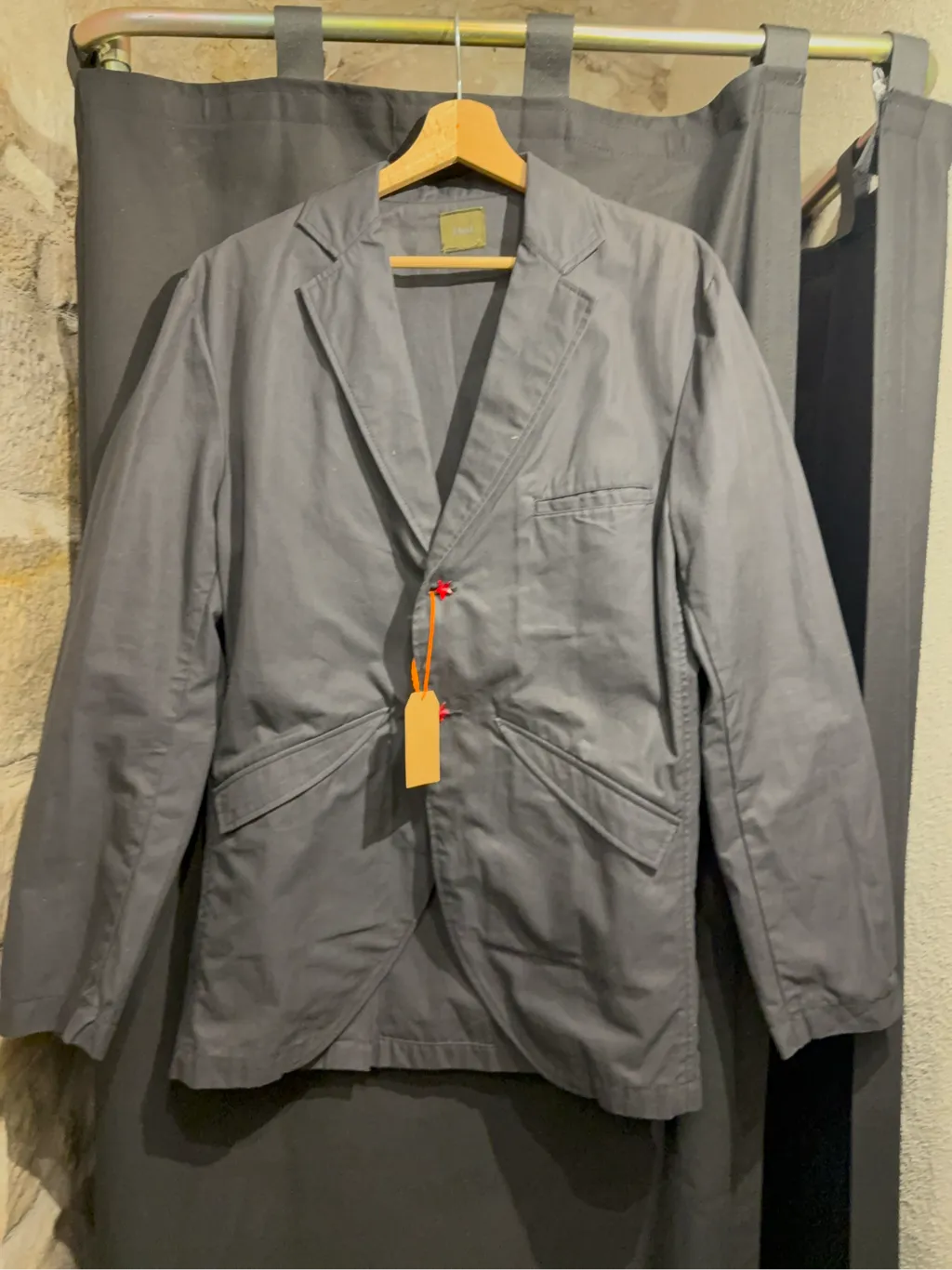 Veste blazer décontractée Noir en coton avec des boutons étoile rouges, taille M-L, fabriquée au Japon.