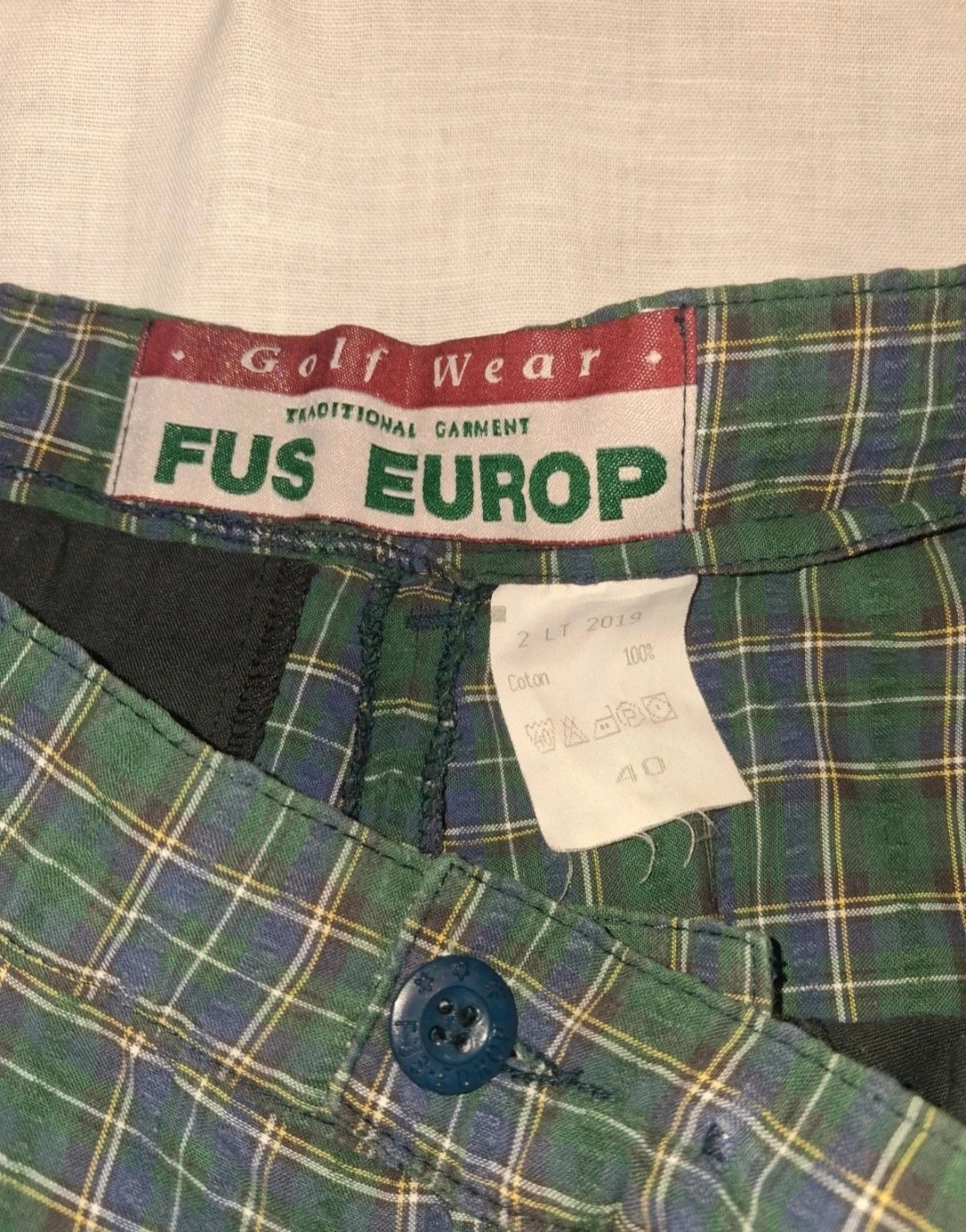 En très bon état. Pantalon légé et agréable a porter. 2