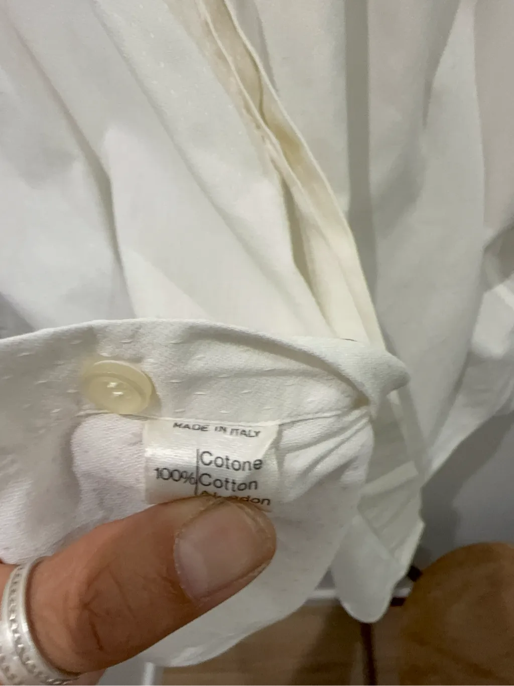 Chemise unie blanche en coton de la marque Valentino, fabriquée en Italie. 6