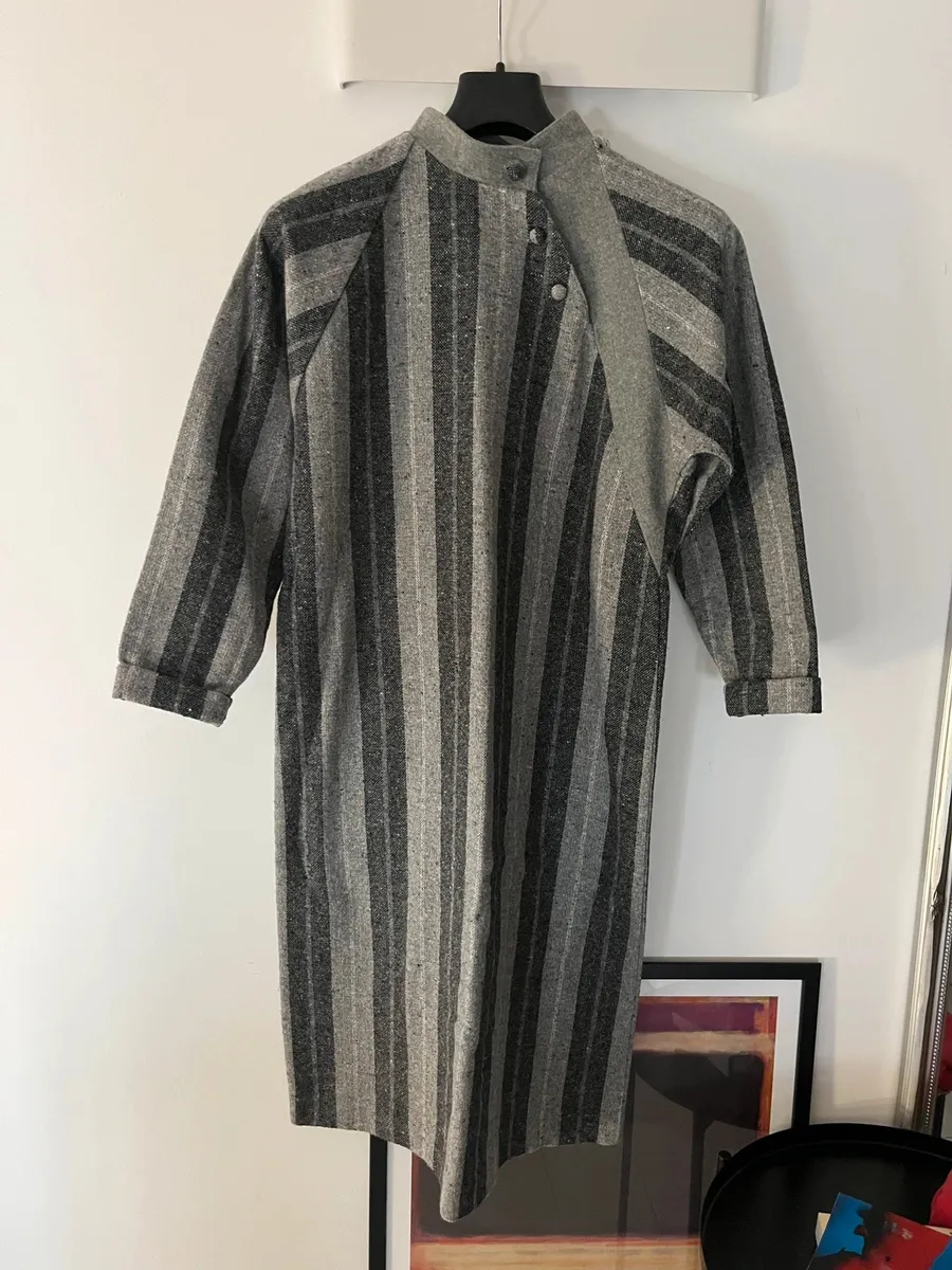 Robe vintage grise à rayures Manches Chauve-souris
