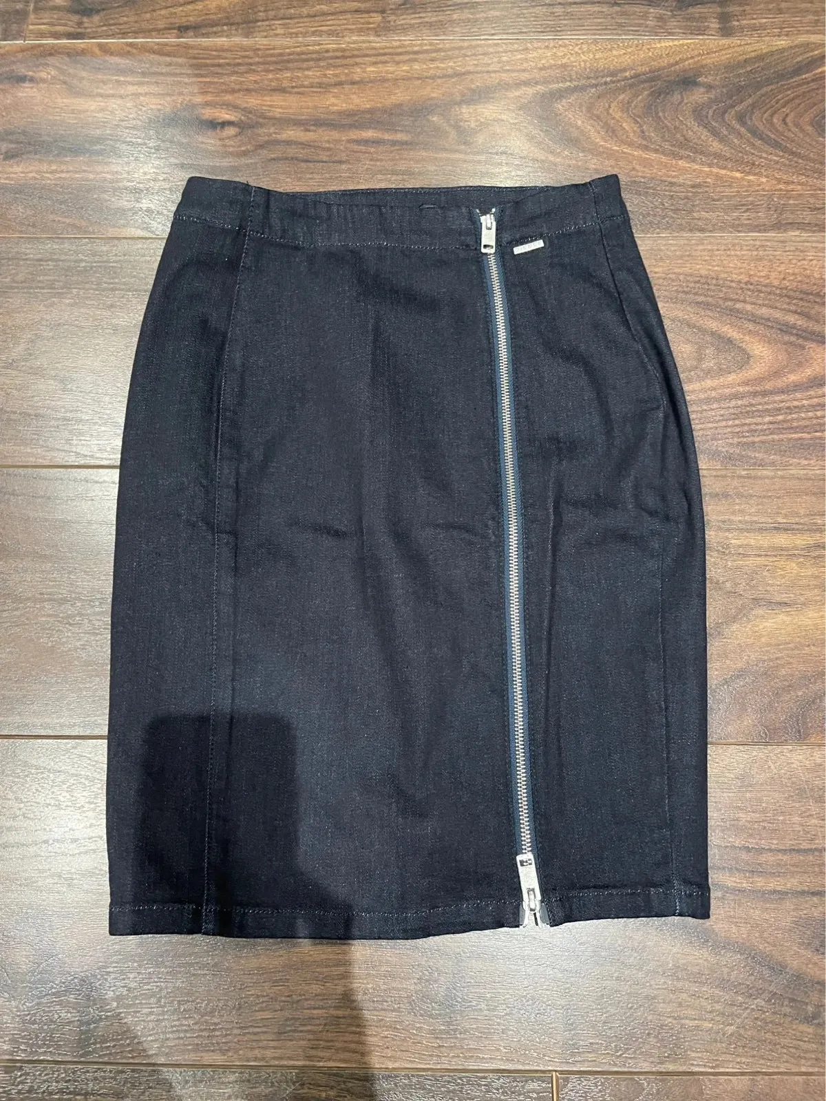 Diesel skirt in navy, a piece from the iconic Italian denim label. Size S (36). 1