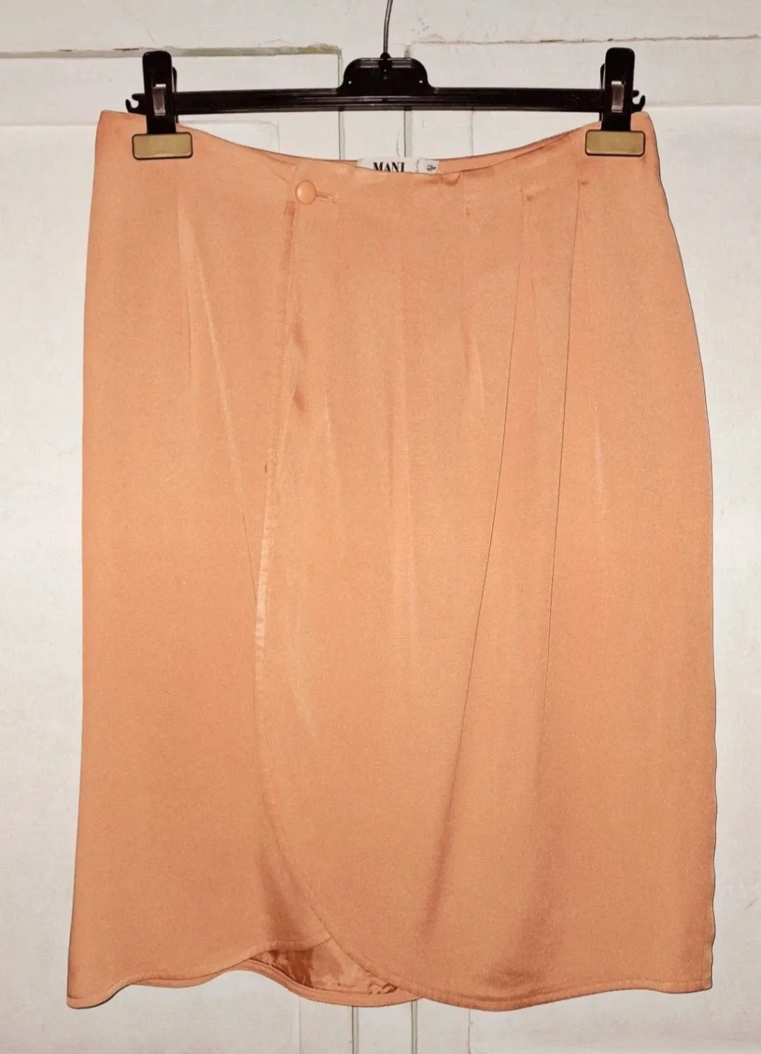 Mani skirt, a line of the Giorgio Armani house. Good condition. Size M (38).