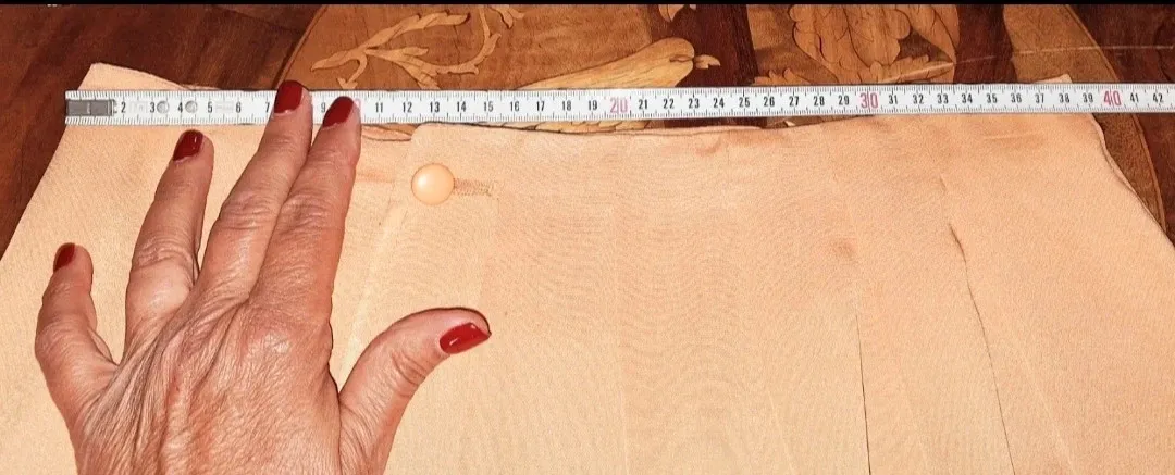 Mani skirt, a line of the Giorgio Armani house. Good condition. Size M (38). 8