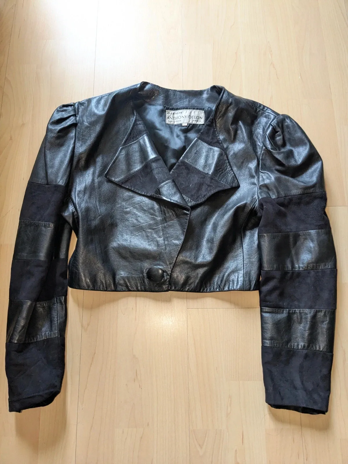 Vintage leather jacket, a timeless piece. Very good condition. Size L (40).