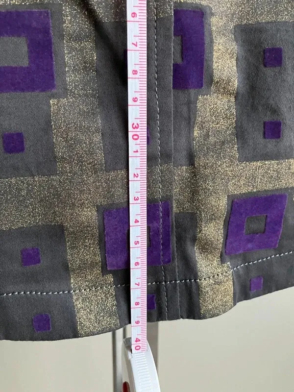 Custo Barcelona mini skirt in multicolour, with the brand's signature graphic, colourful style. Very good condition. Size M (38). 4
