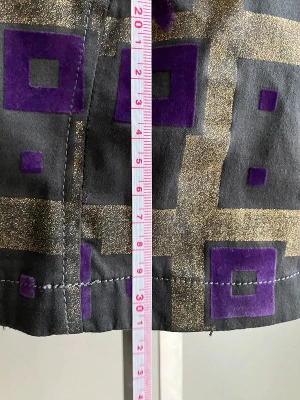 Custo Barcelona mini skirt in multicolour, with the brand's signature graphic, colourful style. Very good condition. Size M (38). 5