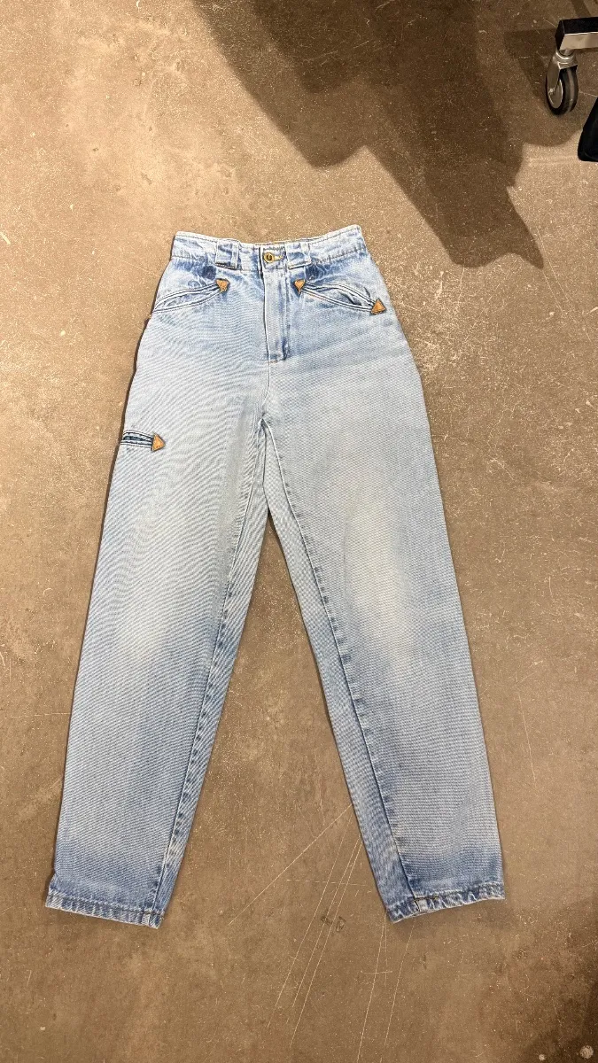 80s high-waisted jeans, size US 26 / FR 36