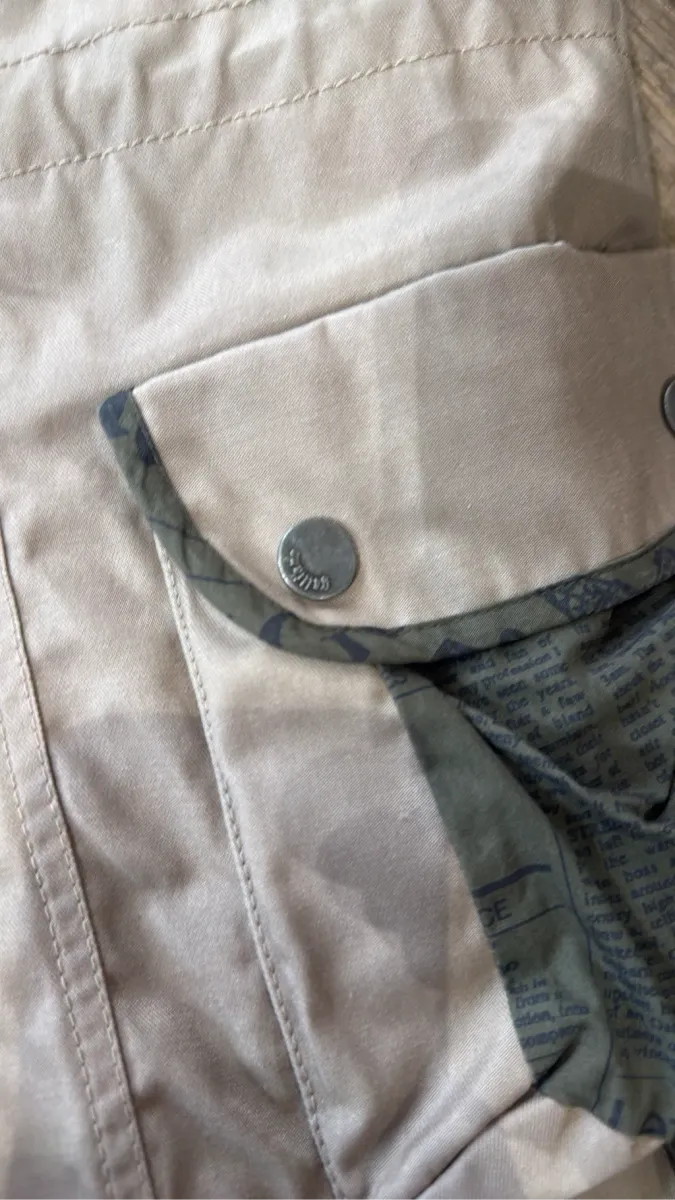 Parka Galliano beige avec doublure en fourrure naturelle renard amovible et détails de poches cargo imprimées. 3