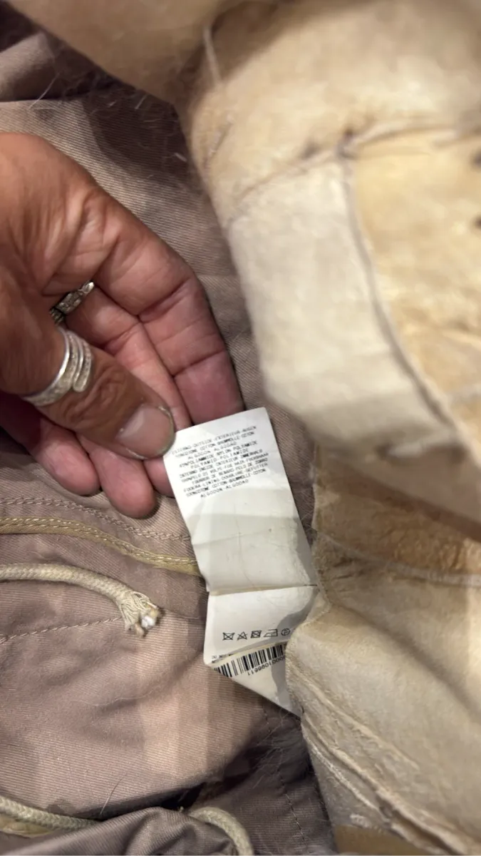 Parka Galliano beige avec doublure en fourrure naturelle renard amovible et détails de poches cargo imprimées. 8