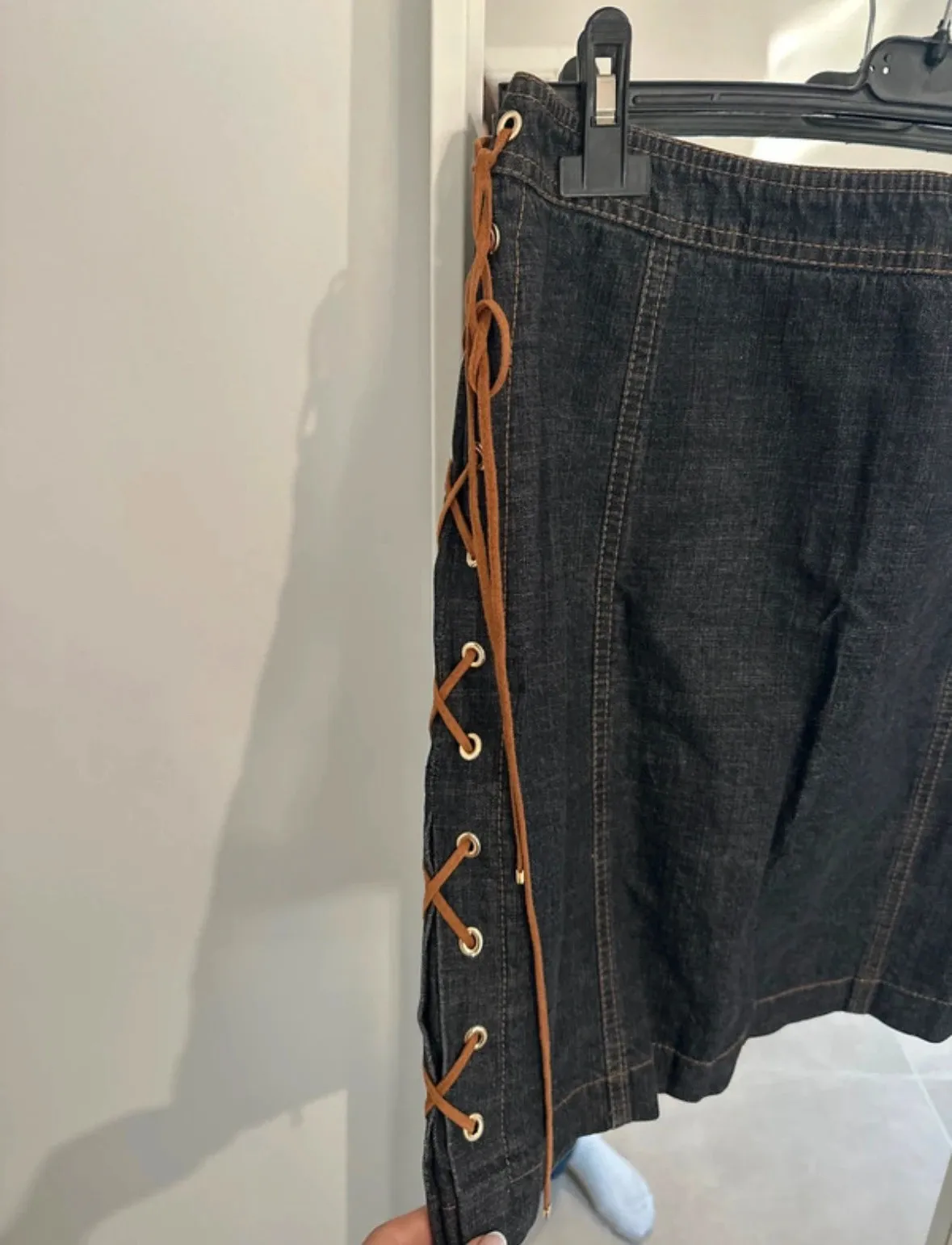 Escada denim skirt
As new
With side laces
Size 36