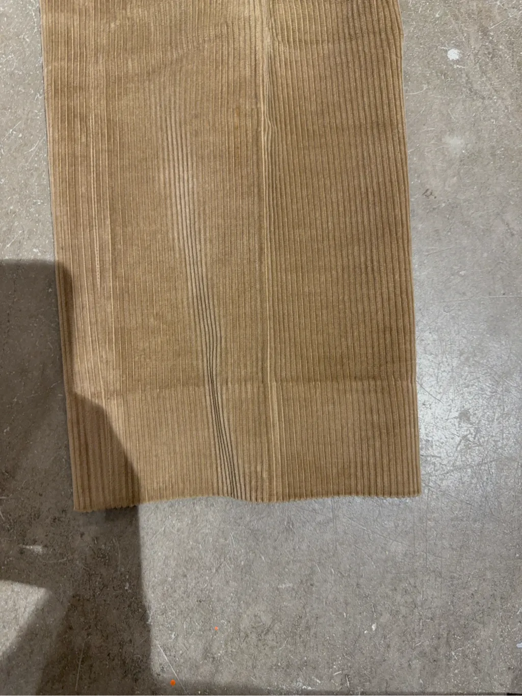 Pantalon en velours côtelé beige à jambes larges, de la marque Geography et conçu par Jean-Charles de Castelbajac - Zip Riri 4