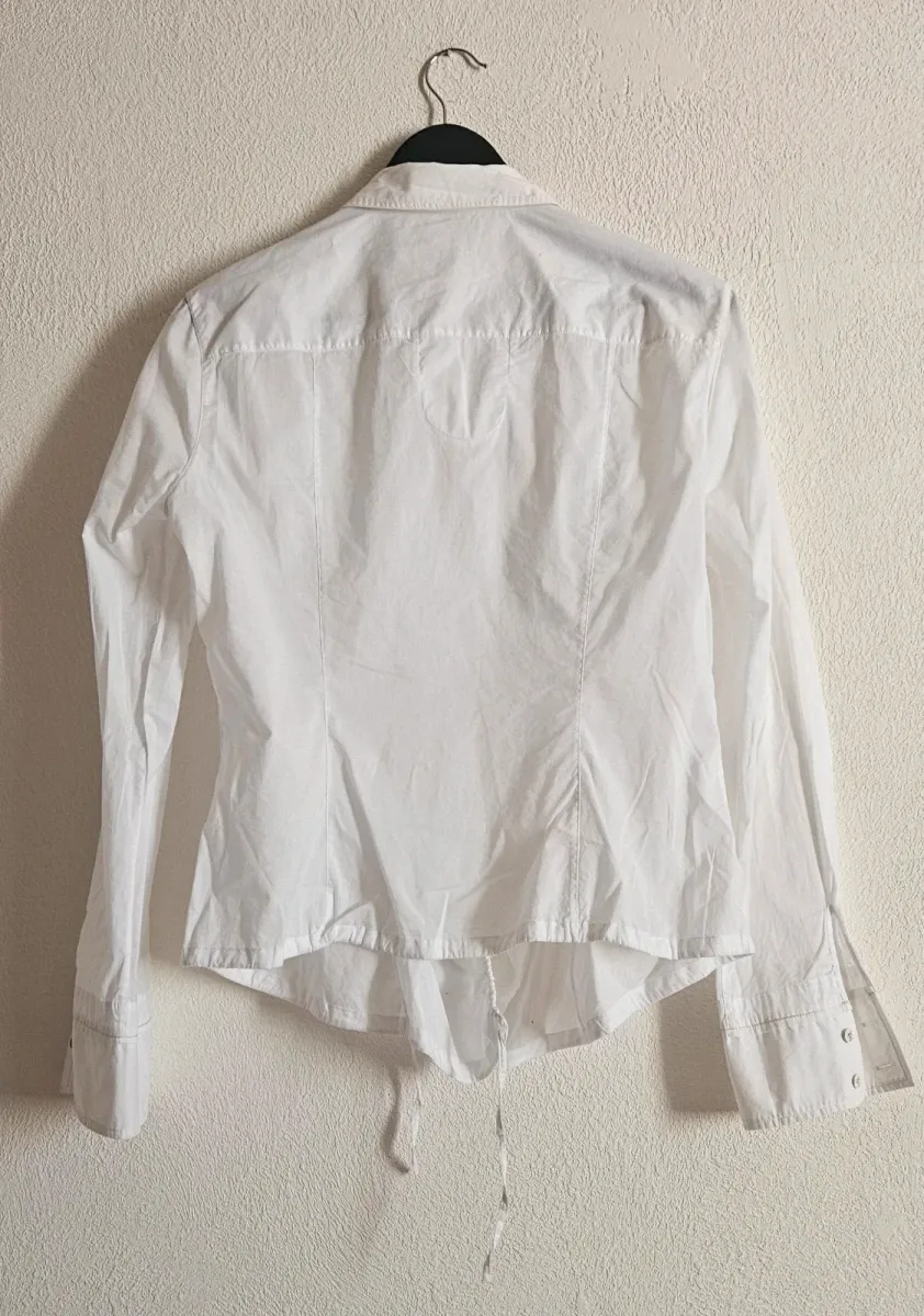 Chemise Marithé + François Girbaud modulable en coton blanc, taille L, une pièce vintage authentique et polyvalente. 2