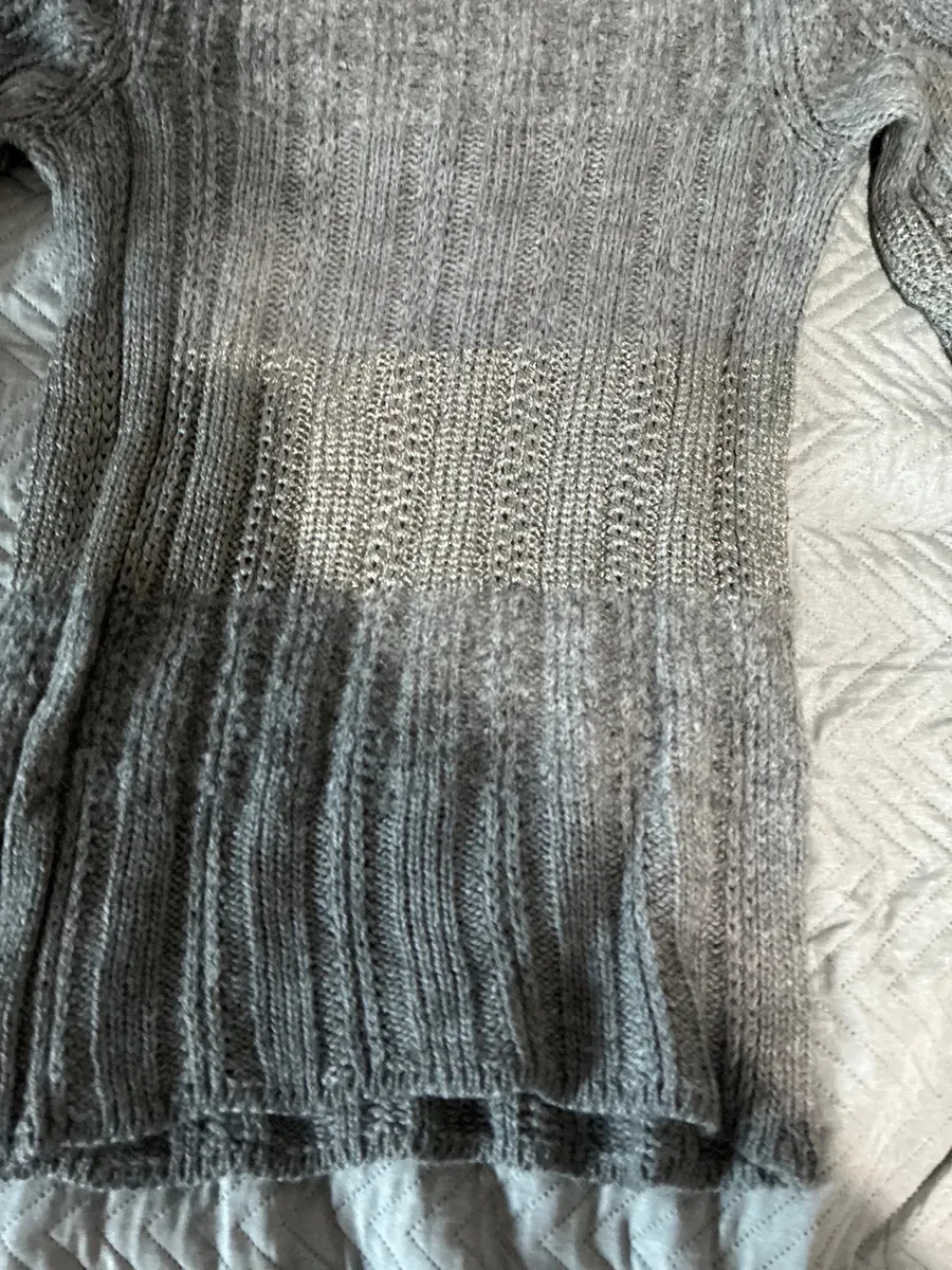 POSSI SCENDERE DI PREZZO!!!
maglione grigio Armani taglia M con dettagli 2