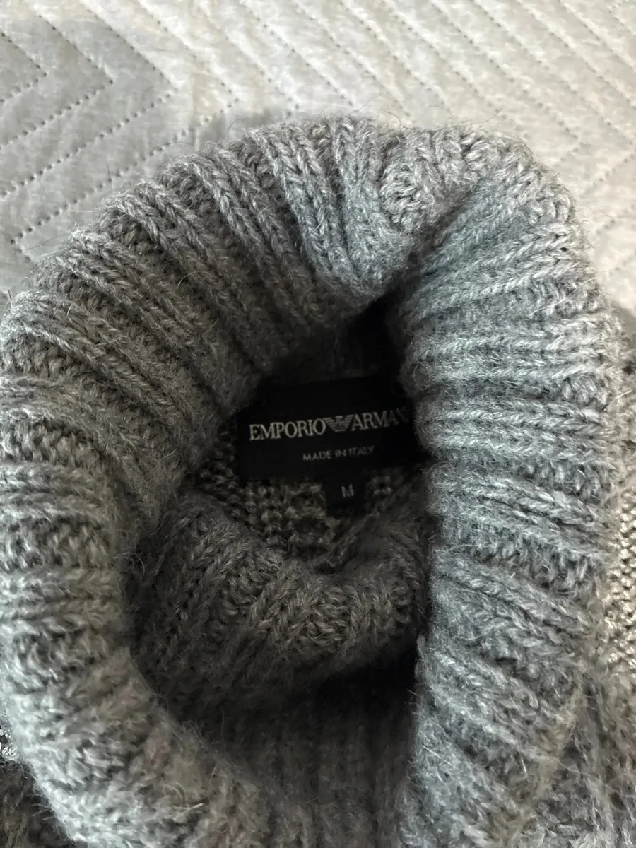 POSSI SCENDERE DI PREZZO!!!
maglione grigio Armani taglia M con dettagli 5