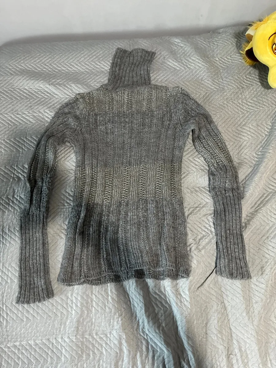 POSSI SCENDERE DI PREZZO!!!
maglione grigio Armani taglia M con dettagli