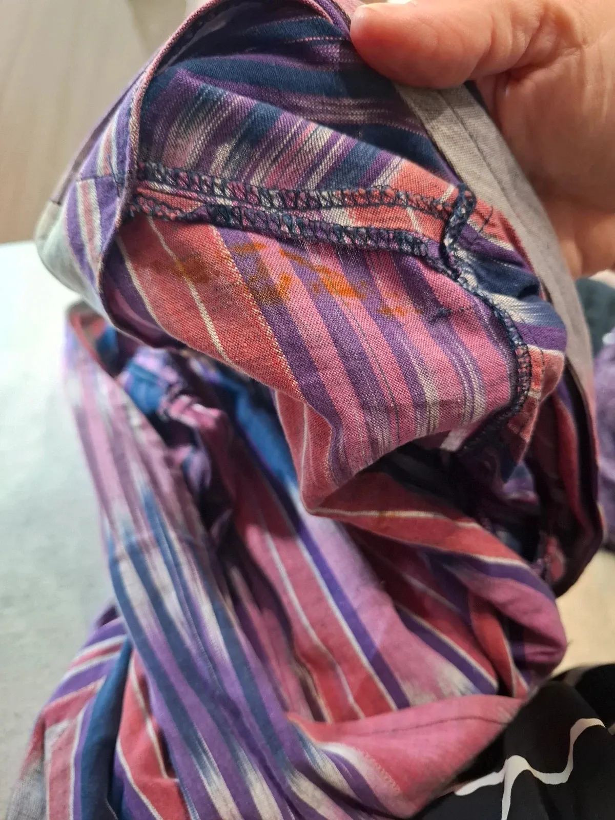 Kenzo top, size 40, very good condition
Slightly stained, see photo 3