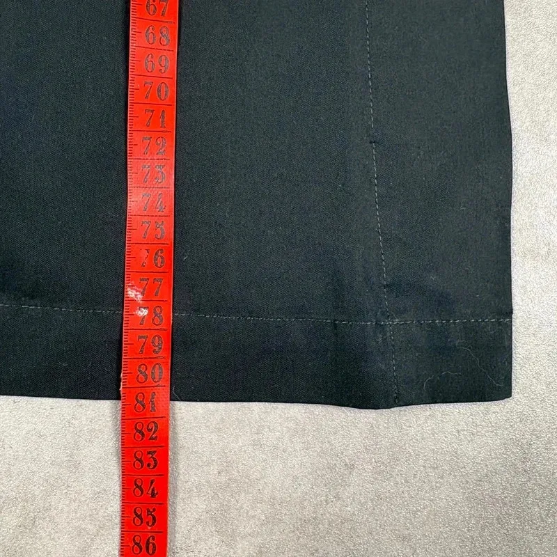 ❗️Merci de bien vérifier les mesures sur les dernières photos avant d’acheter❗️ Jupe tablier multi-poches Cop Copine Vintage années 2000 Belle coupe 3 poches sur le côté Pression pour fermer à la taille Légère et agréable à porter Taille L (40 FR) indiquée sur l’étiquette, mais je recommande plutôt pour un M (38 FR) > voir mesures en photos 15