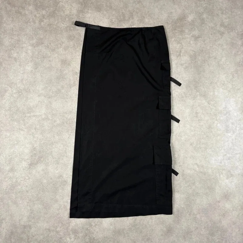 ❗️Merci de bien vérifier les mesures sur les dernières photos avant d’acheter❗️ Jupe tablier multi-poches Cop Copine Vintage années 2000 Belle coupe 3 poches sur le côté Pression pour fermer à la taille Légère et agréable à porter Taille L (40 FR) indiquée sur l’étiquette, mais je recommande plutôt pour un M (38 FR) > voir mesures en photos 11