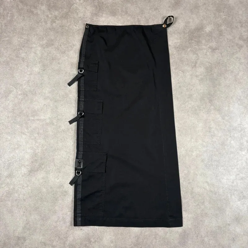 ❗️Merci de bien vérifier les mesures sur les dernières photos avant d’acheter❗️ Jupe tablier multi-poches Cop Copine Vintage années 2000 Belle coupe 3 poches sur le côté Pression pour fermer à la taille Légère et agréable à porter Taille L (40 FR) indiquée sur l’étiquette, mais je recommande plutôt pour un M (38 FR) > voir mesures en photos 5