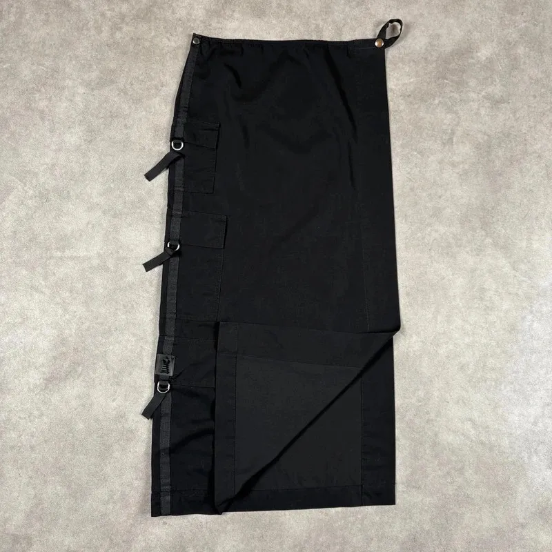 ❗️Merci de bien vérifier les mesures sur les dernières photos avant d’acheter❗️ Jupe tablier multi-poches Cop Copine Vintage années 2000 Belle coupe 3 poches sur le côté Pression pour fermer à la taille Légère et agréable à porter Taille L (40 FR) indiquée sur l’étiquette, mais je recommande plutôt pour un M (38 FR) > voir mesures en photos 6