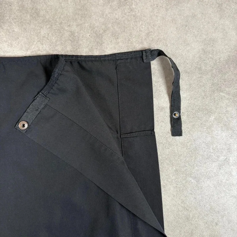 ❗️Merci de bien vérifier les mesures sur les dernières photos avant d’acheter❗️ Jupe tablier multi-poches Cop Copine Vintage années 2000 Belle coupe 3 poches sur le côté Pression pour fermer à la taille Légère et agréable à porter Taille L (40 FR) indiquée sur l’étiquette, mais je recommande plutôt pour un M (38 FR) > voir mesures en photos 10