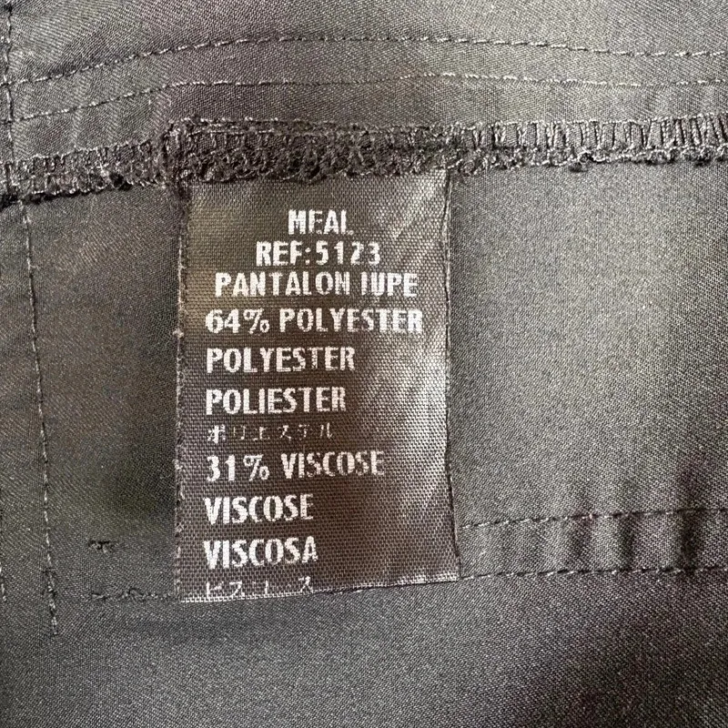 ❗️Merci de bien vérifier les mesures sur les dernières photos avant d’acheter❗️ Jupe tablier multi-poches Cop Copine Vintage années 2000 Belle coupe 3 poches sur le côté Pression pour fermer à la taille Légère et agréable à porter Taille L (40 FR) indiquée sur l’étiquette, mais je recommande plutôt pour un M (38 FR) > voir mesures en photos 12