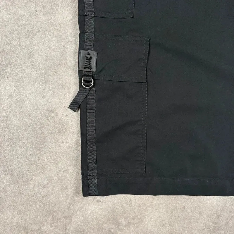 ❗️Merci de bien vérifier les mesures sur les dernières photos avant d’acheter❗️ Jupe tablier multi-poches Cop Copine Vintage années 2000 Belle coupe 3 poches sur le côté Pression pour fermer à la taille Légère et agréable à porter Taille L (40 FR) indiquée sur l’étiquette, mais je recommande plutôt pour un M (38 FR) > voir mesures en photos 7