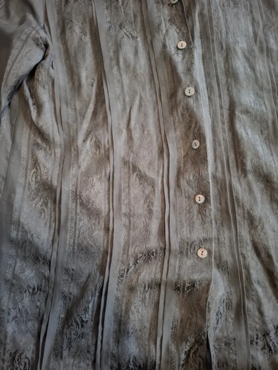 Chemisier noir pour femme, pièce vintage à la coupe fluide et intemporelle. Taille M (38). 2
